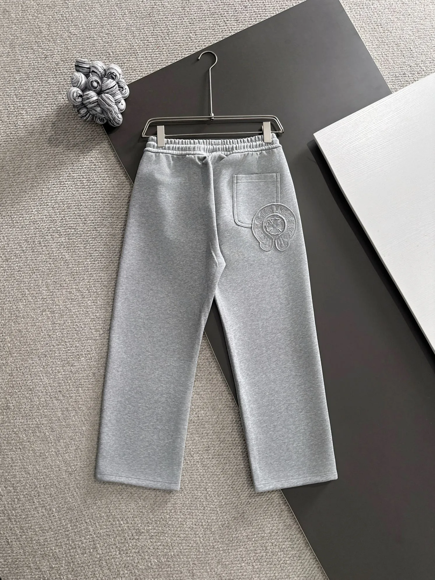 P310 Chrome Hearts* (exclusive quality in the market) hot style 2꯭0꯭2꯭5 new autumn pants original ⌚️ high version Chrome Hearts The fabric is made of 380g high-density double-sided Chinese custom fabric. No deformation, no shrinkage, three-dimensional drape. Introduction to the process: front and back burnt appliqué embroidery. Customized hardware accessories. Color: gray SIZE: M-XXXL